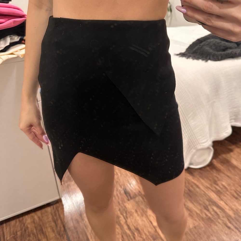 black lf suede skirt size 0/xs high waisted pencil with cutout